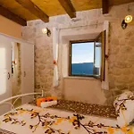 Villa Breathtaking Scenic With Pool Dubravka