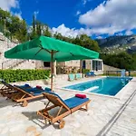 Breathtaking Scenic With Pool Villa Dubravka