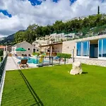Breathtaking Scenic With Pool Villa