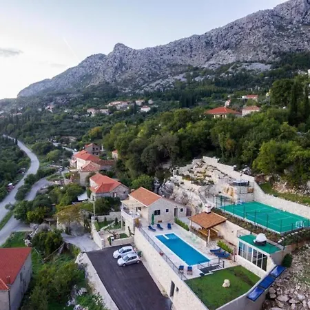 Villa Breathtaking Scenic With Pool Dubravka