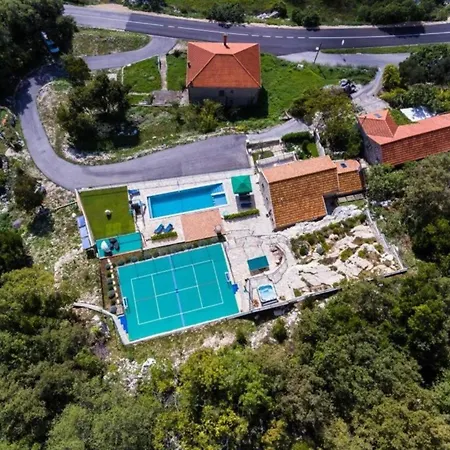 Вилла Breathtaking Scenic With Pool Dubravka