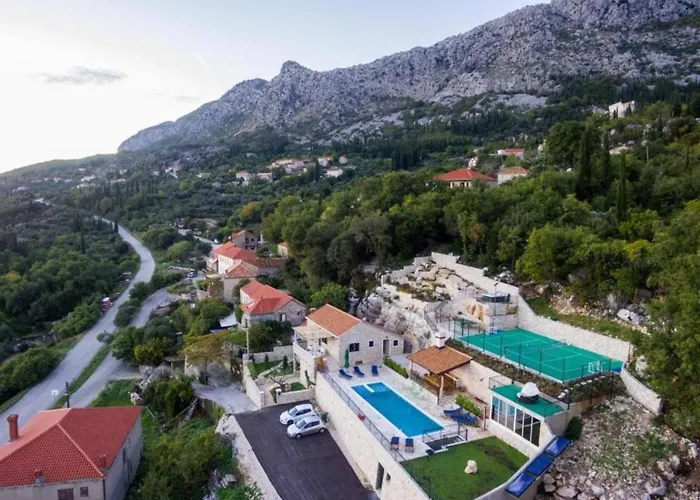 Villa Breathtaking Scenic With Pool Dubravka