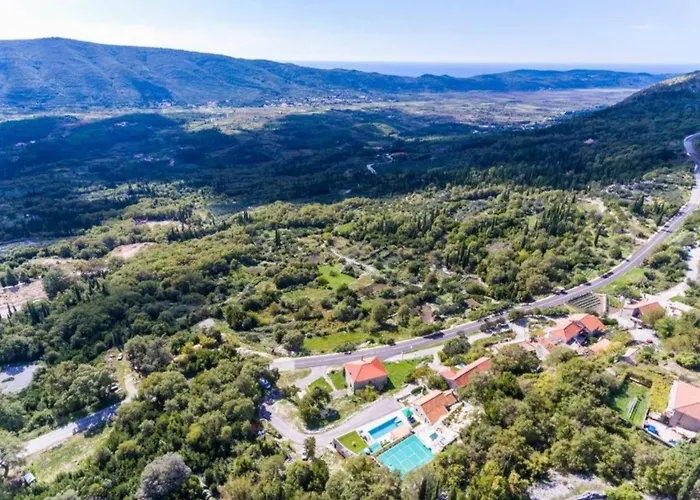 Villa Breathtaking Scenic With Pool