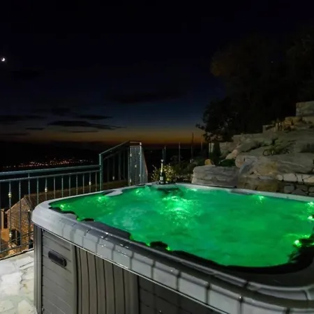 Breathtaking Scenic With Pool Villa