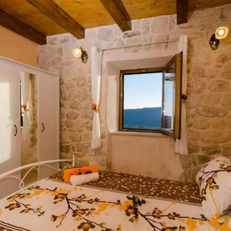 Villa Breathtaking Scenic With Pool Dubravka