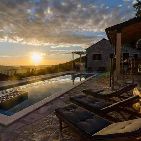 Breathtaking Scenic With Pool