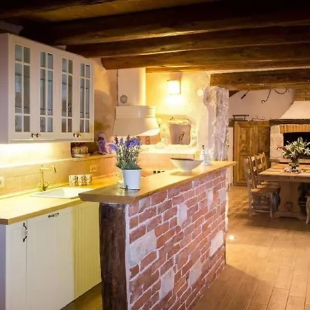 Villa Breathtaking Scenic With Pool Dubravka