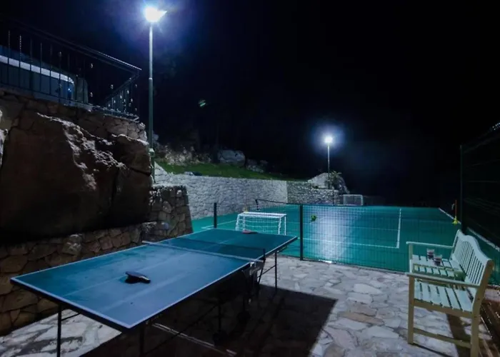 Breathtaking Scenic With Pool فيلة