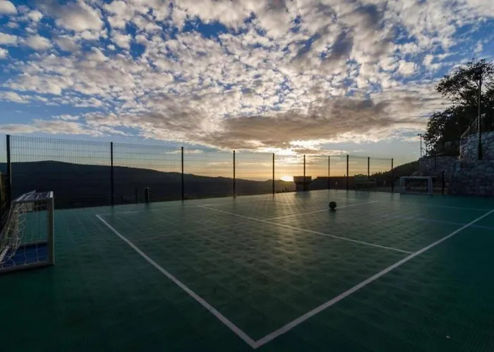 Breathtaking Scenic With Pool فيلة Dubravka