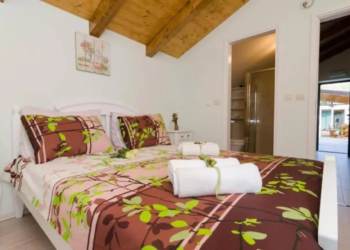 Breathtaking Scenic With Pool فيلة *