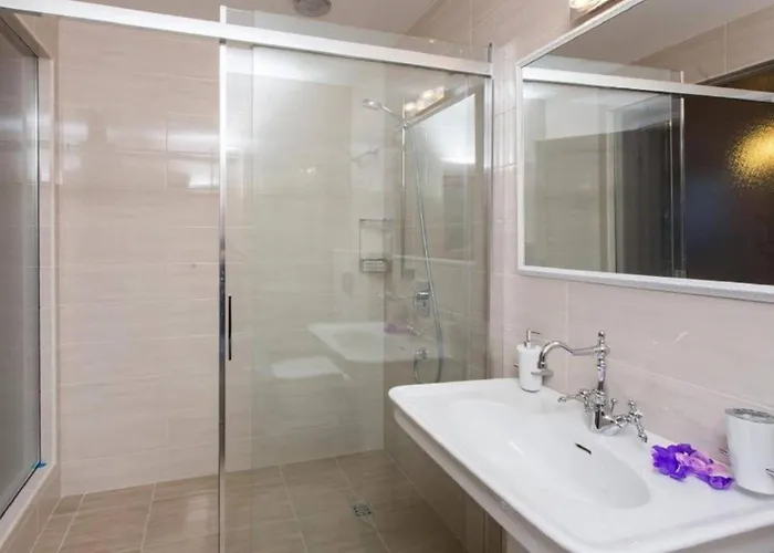 Breathtaking Scenic With Pool فيلة Dubravka