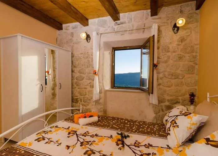 Villa Breathtaking Scenic With Pool Dubravka