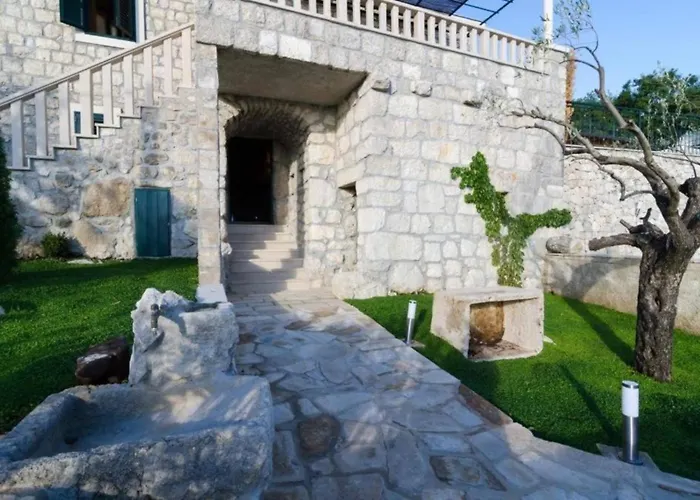 Villa Breathtaking Scenic With Pool