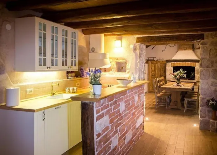 Villa Breathtaking Scenic With Pool Dubravka