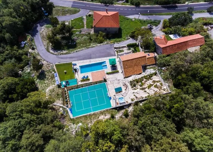 Villa Breathtaking Scenic With Pool Dubravka